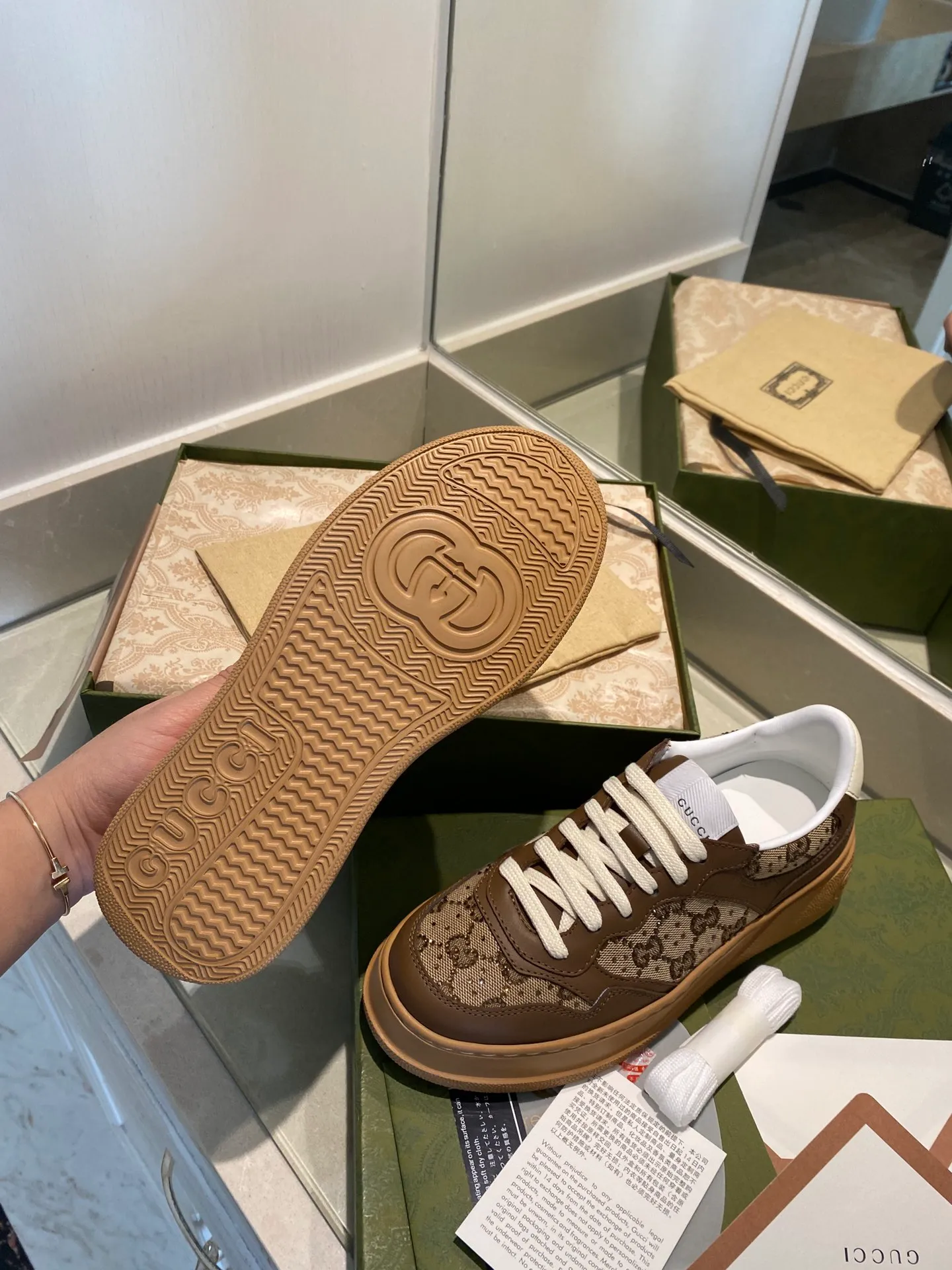 P480👟👟 Gucci - New Chunky B series lightweight soft thick sole sports series! G's couple's white shoes, Gucci counter style, Gucci catwalk style! The style design is light, luxurious and retro...thick sole increases height...similar to an upgraded version of classic white shoes! Original customized cowhide fabric (classic old floral fabric, perforation, embossing process), cowhide lining, original foam lightweight outsole, GG Logo on the heel, 4cm thick sole, classic Gucci webbing... Women's 35-40/Men's 39-44 (full size) Women's 41, Men's 45 are custom-made and non-returnable